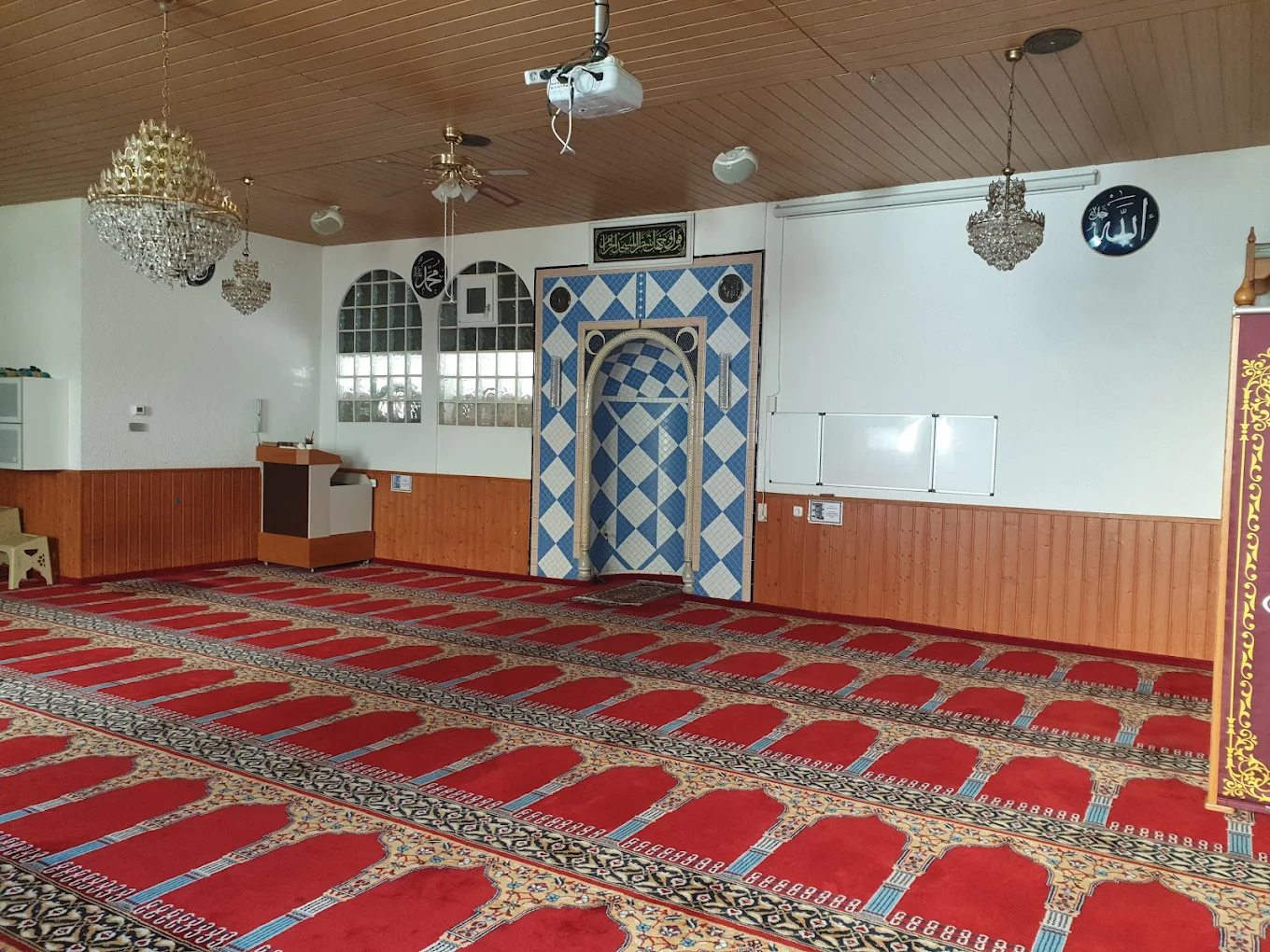 Der Gebetsraum der Yavuz Sultan Selim Cami